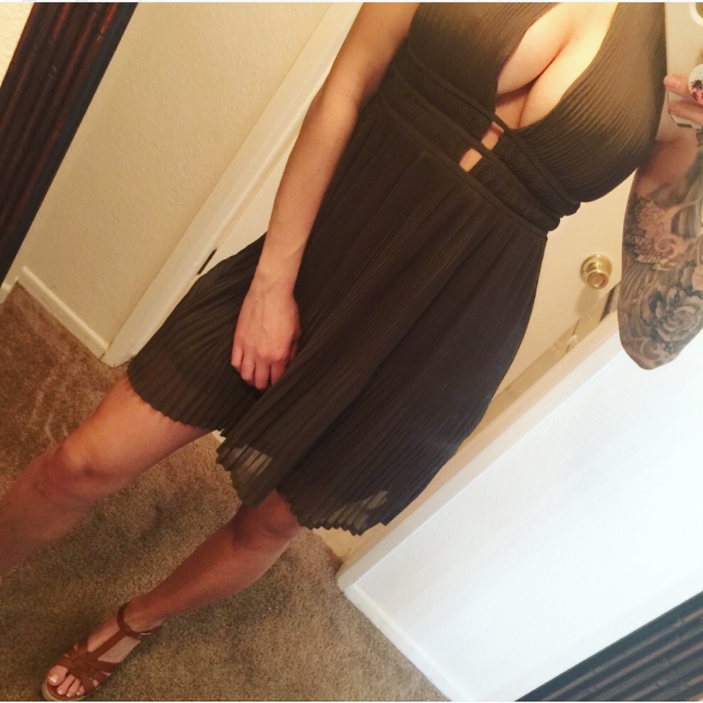 Olive key hole summer dress